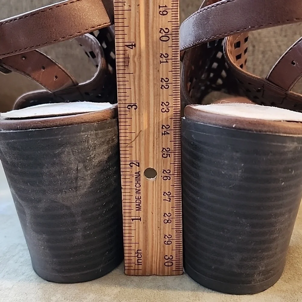 EASY STREET SANDALS Size 8.5
